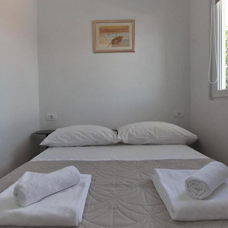 Apartment With Terrace And Sea View - Lucic 特罗吉尔 外观 照片