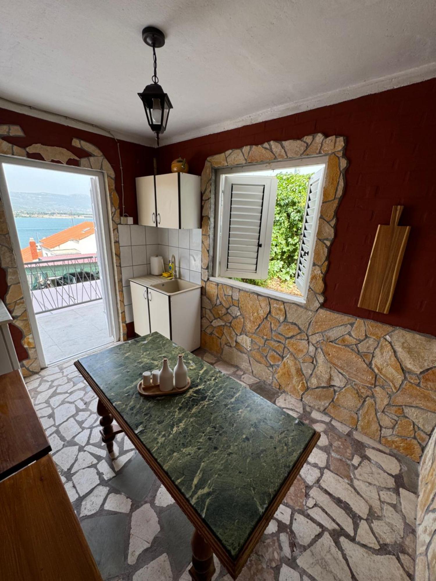 Apartment With Terrace And Sea View - Lucic 特罗吉尔 外观 照片